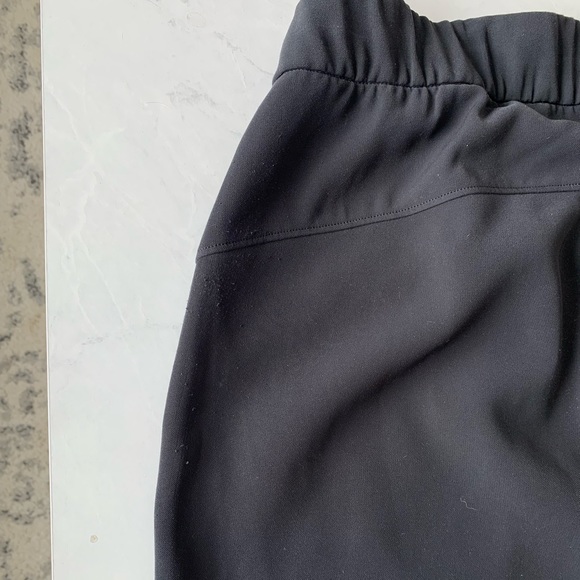 Lululemon Black On the Fly Joggers. Size 4 - Picture 4 of 8